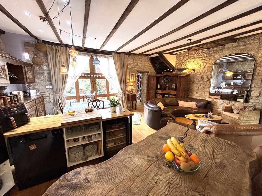 House in Nanteuil-en-Vallee - Image 3