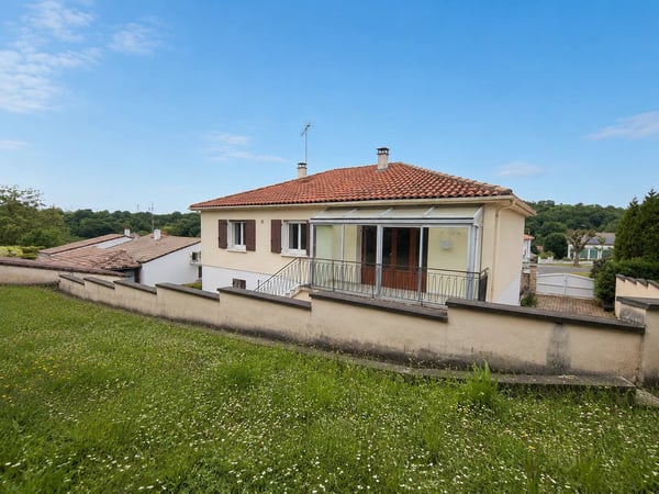 House in Ruffec - view 1