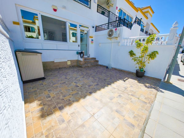 Apartment in Los Montesinos - view 1