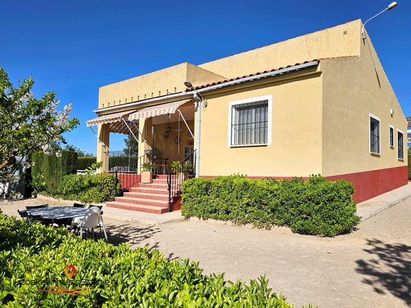 House in Caudete - view 1