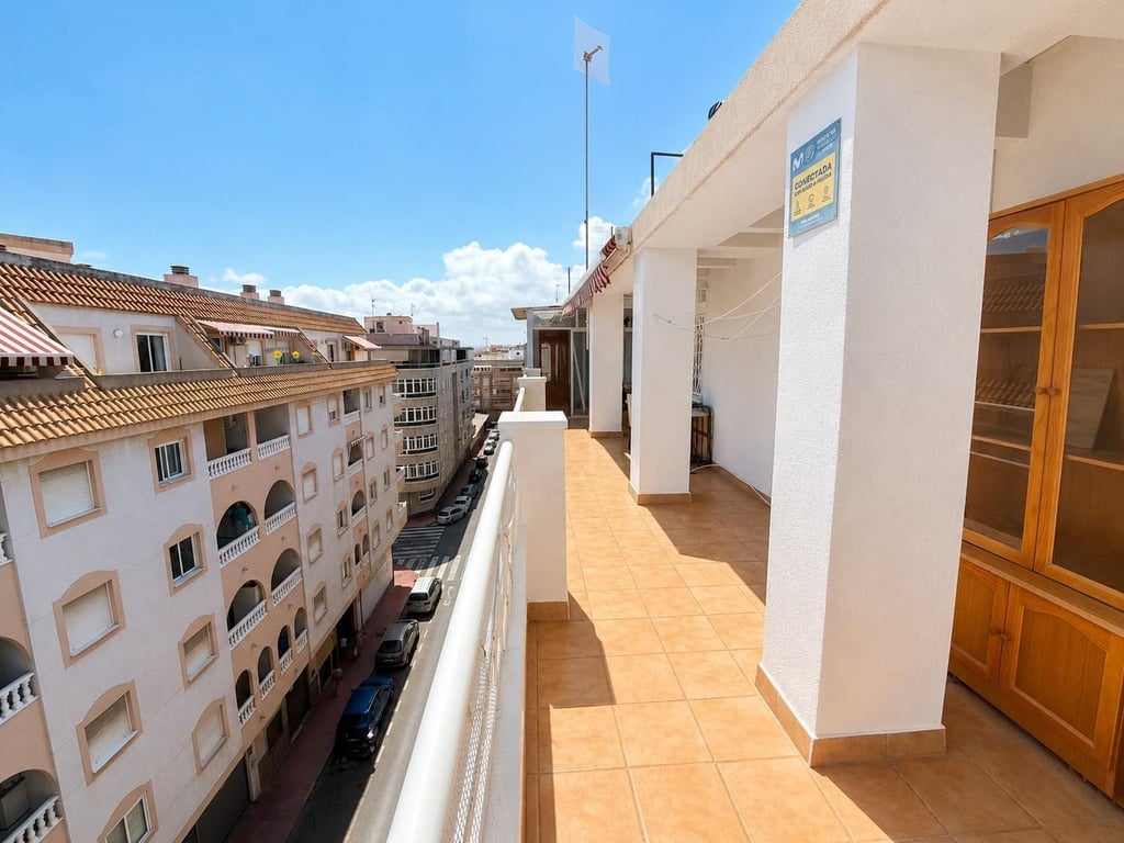 Penthouse in Torrevieja - Image 2