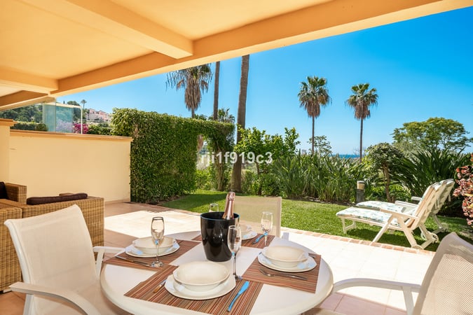 Apartment in Elviria - view 1