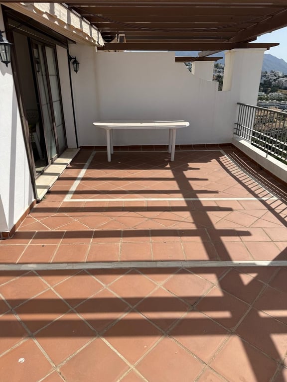 Penthouse in Benahavis - Image 2