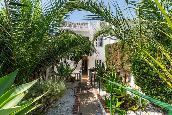 House in Marbella Del Este - view 1