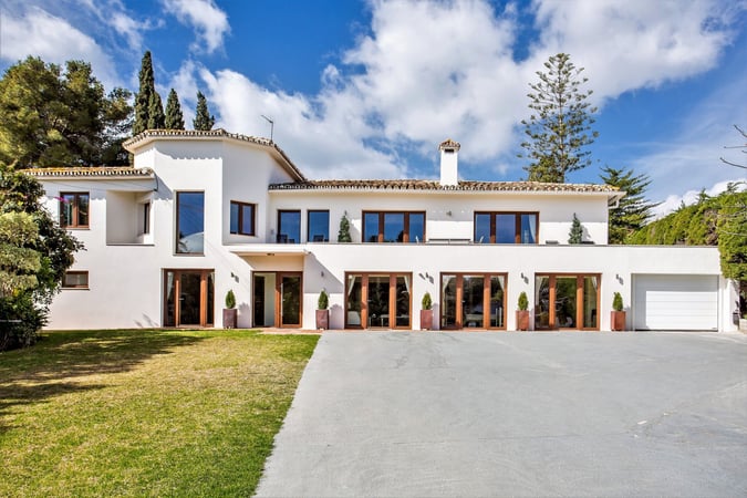 Villa in San Pedro de Alcantara - view 1