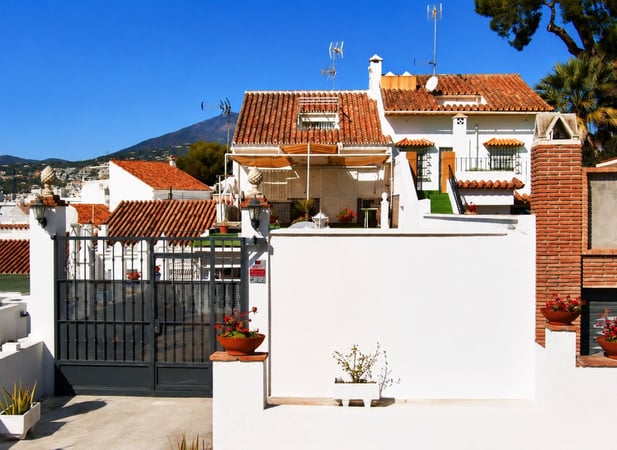 House in Nueva Andalucia - view 1
