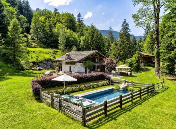 House in Le Bouchet - view 1