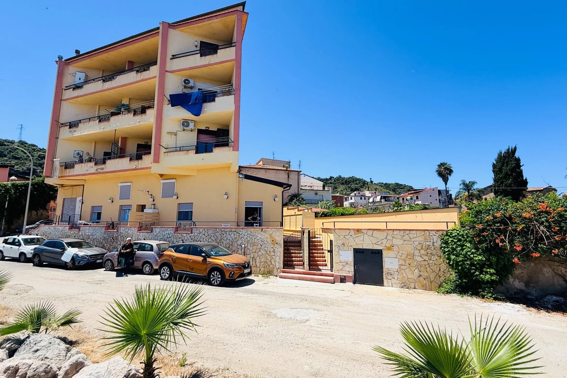 Apartment in Marina di Caronia - Image 3