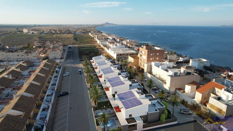 Villa in Los Nietos - view 1