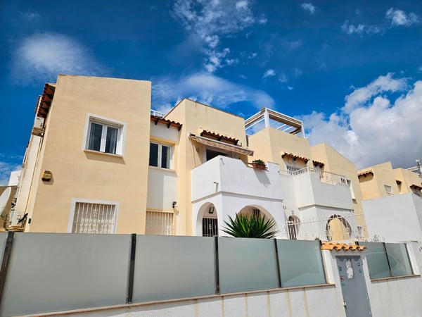 Apartment in Villamartin - view 1