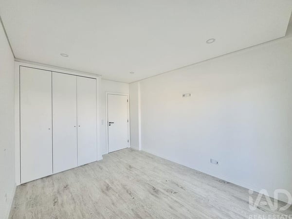 Apartment in Seixal - view 1
