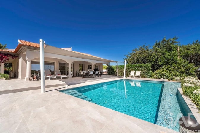 House in Almancil - view 1
