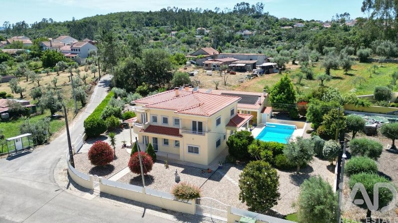 House in Alvorge - view 1