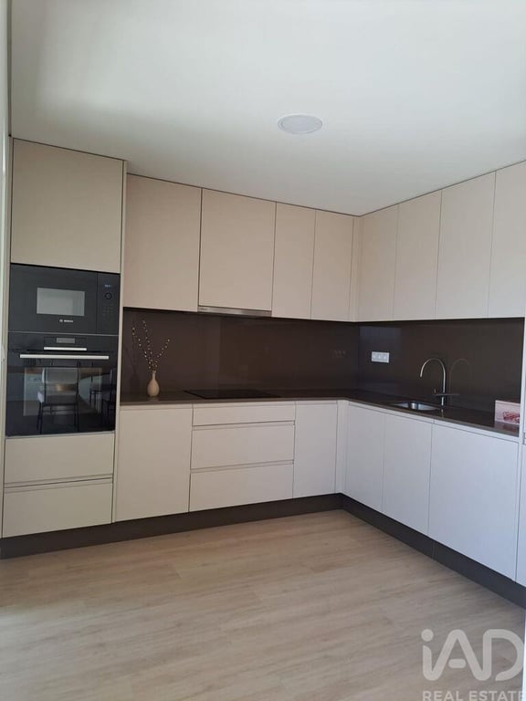 Apartment in Vila Nova de Gaia - Image 3