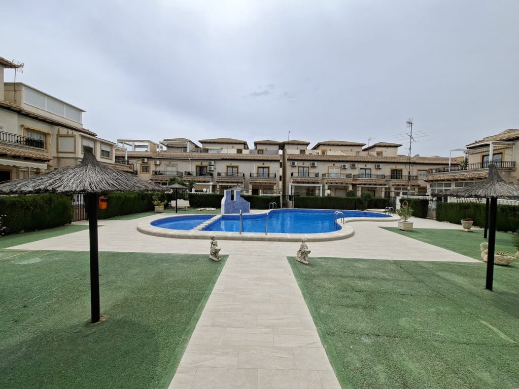 Apartment in Punta Prima - Image 3