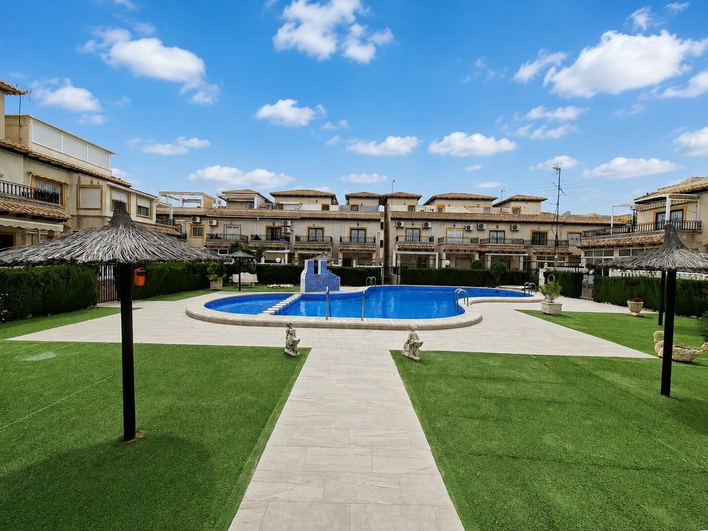 Apartment in Punta Prima - Image 2