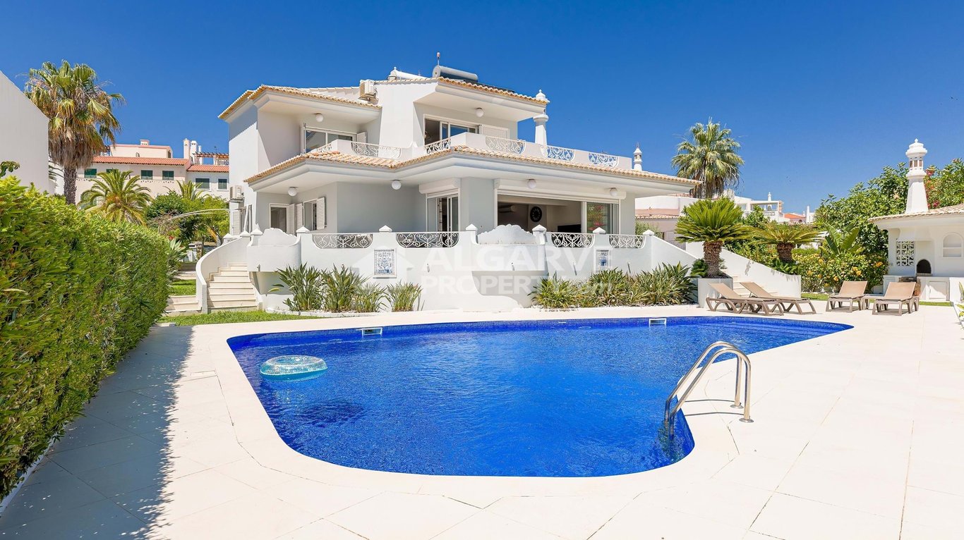 Villa in Quarteira