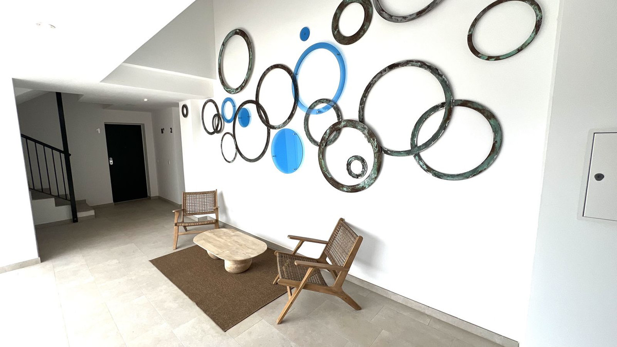 Apartment in Mil Palmeras - Image 2