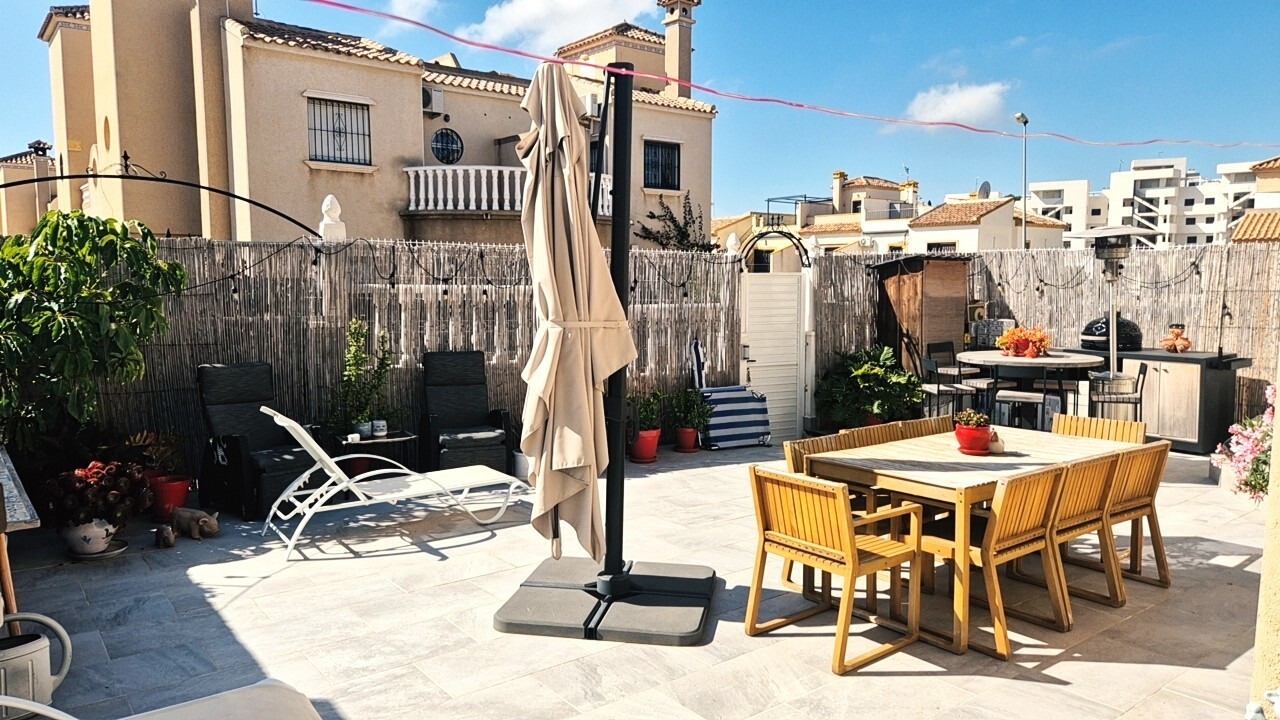 House in Urbanizacion los Balcones - Image 3
