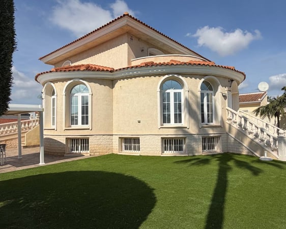 Villa in Dona Pepa - view 1