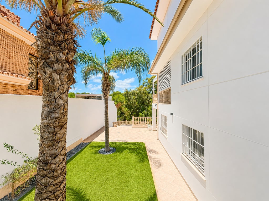 Villa in Dehesa de Campoamor - Image 2