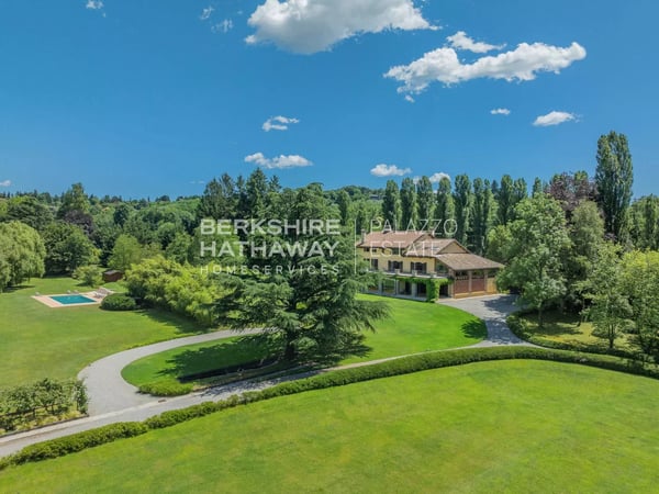 Villa in Varese - view 1