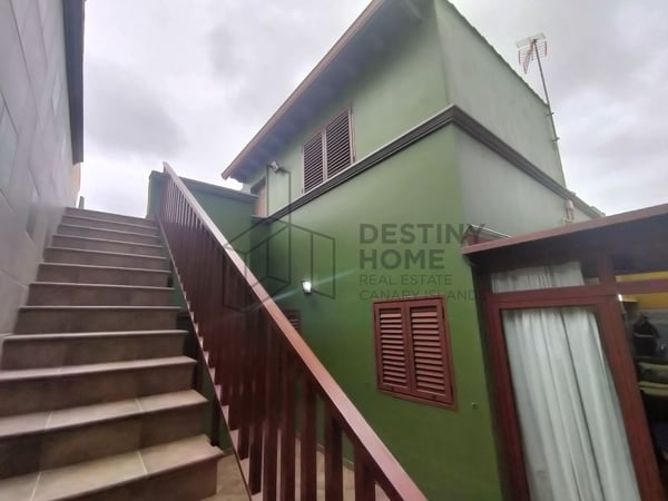 House in El Matorral - view 1