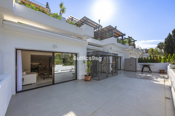 Apartment in Nueva Andalucia - view 1