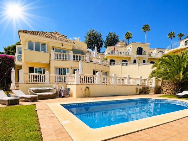 Villa in Sitio de Calahonda - view 1