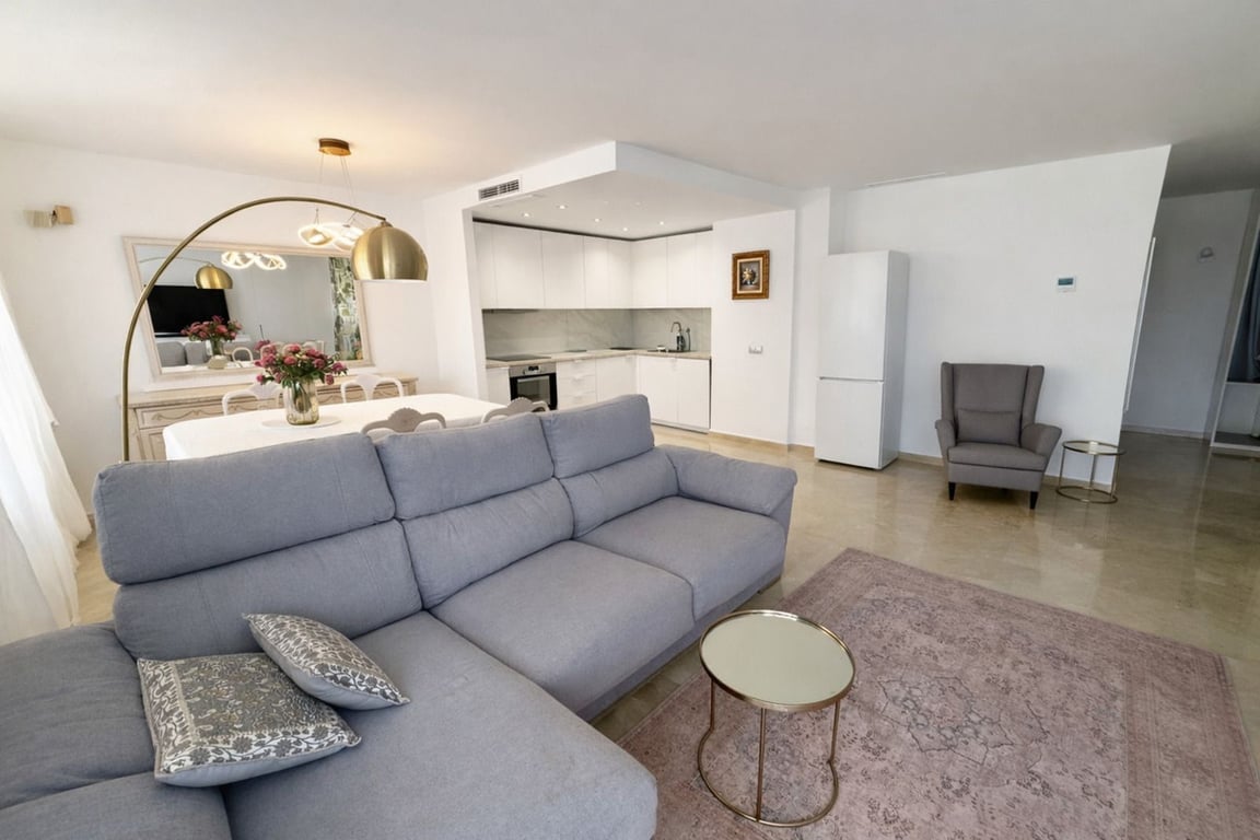 Apartment in Benahavis - Image 3