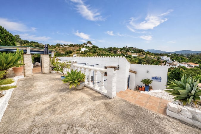 Villa in Alhaurin el Grande - view 1