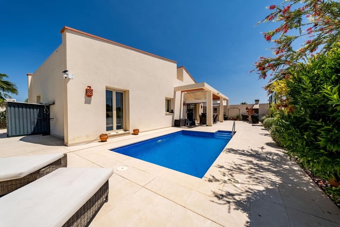 Villa in Coin - view 1