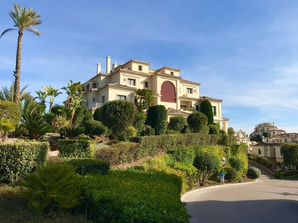 Penthouse in Benahavis - view 1