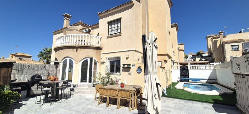 House in San Miguel de Salinas - view 1