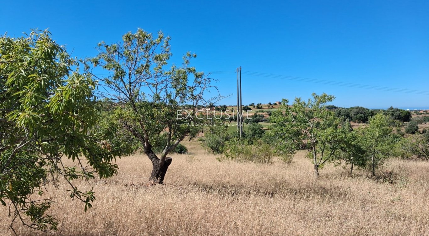 Land in Estombar