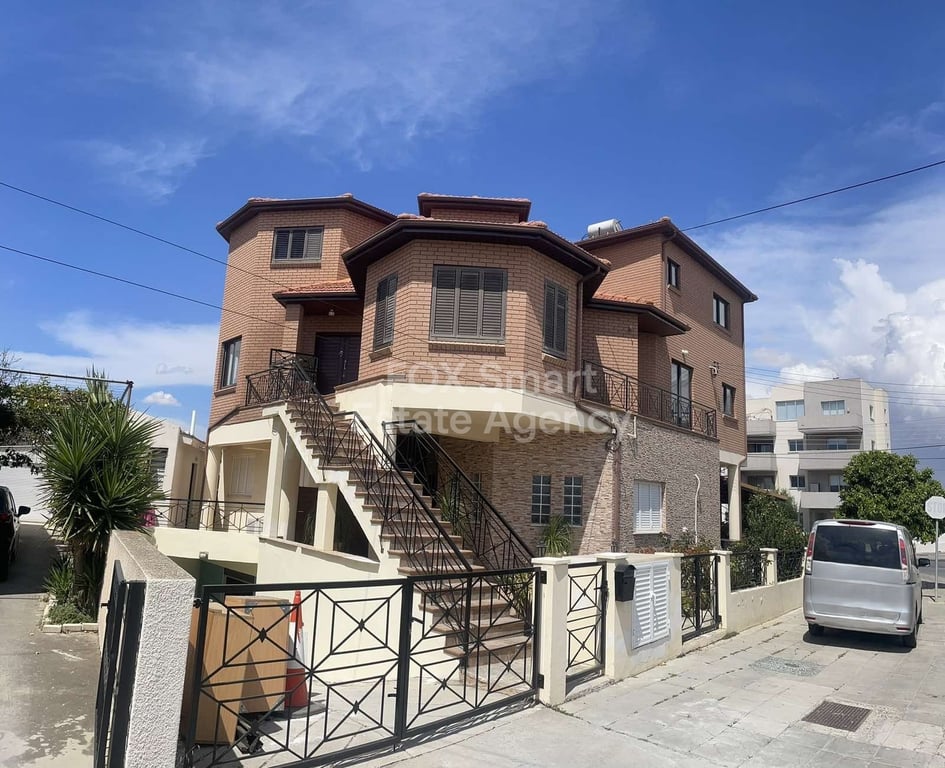 House in Agios Nikolaos - Image 2