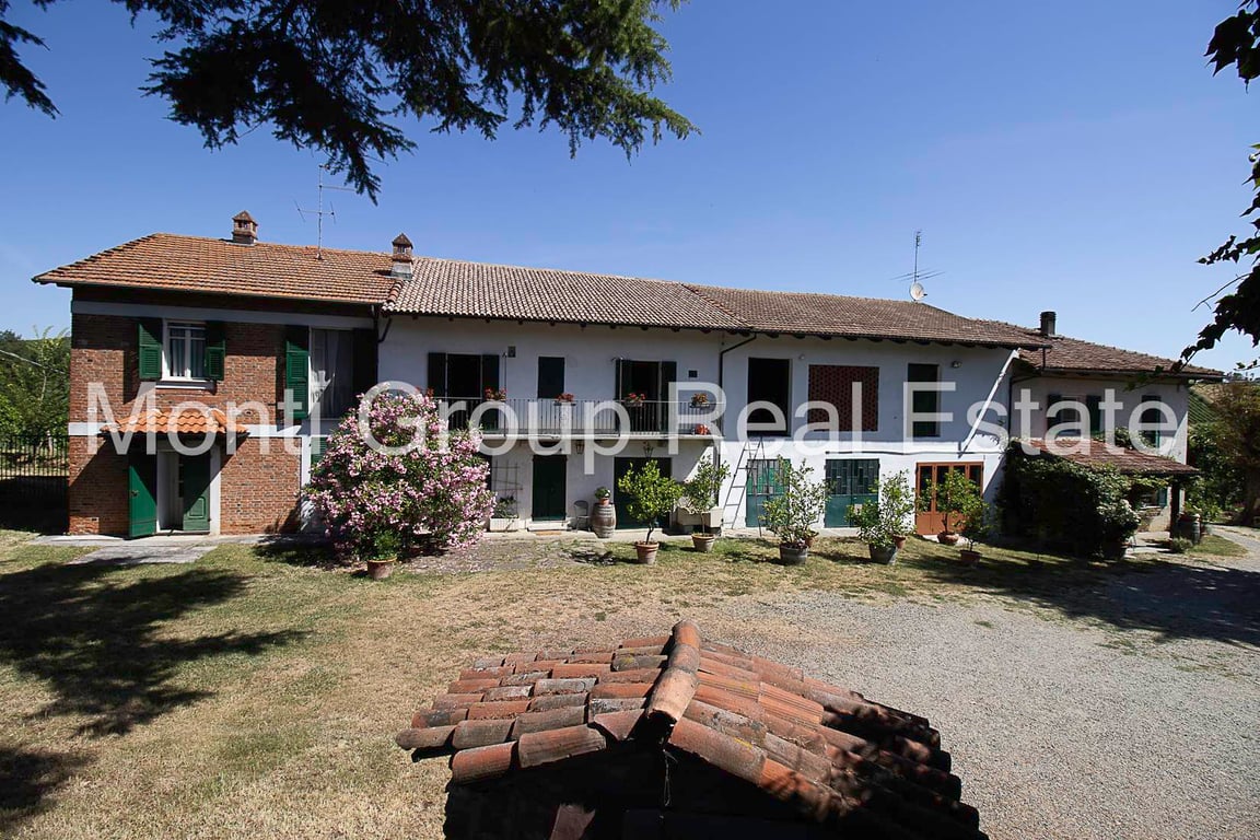Farm, Ranch or Equestrian in Arzano - Image 2