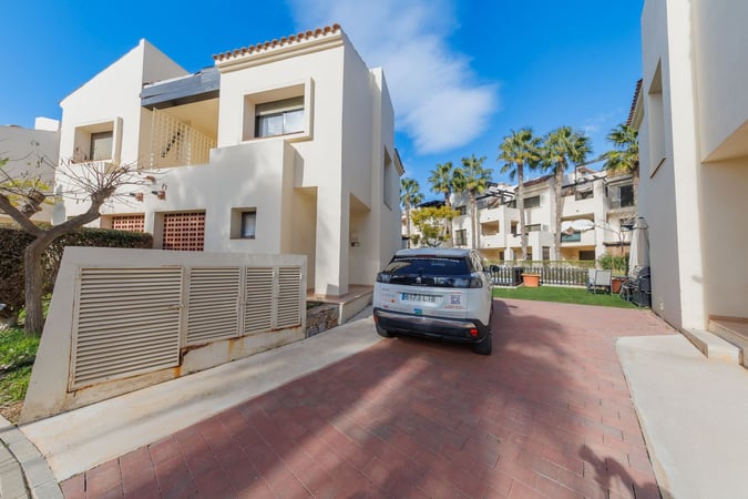House in Roda - view 1