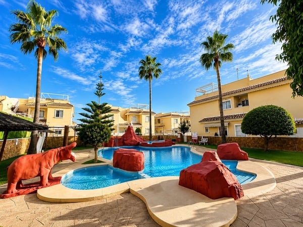 Villa in Villamartin - view 1
