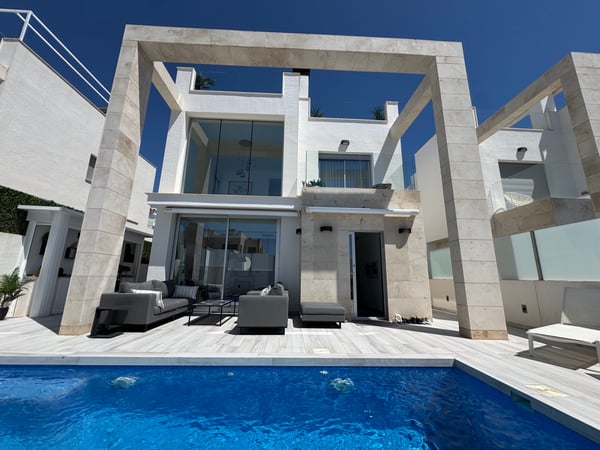 Villa in Dehesa de Campoamor - view 1