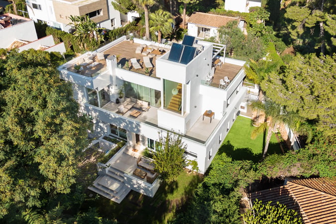 Villa in Nueva Andalucia - view 1
