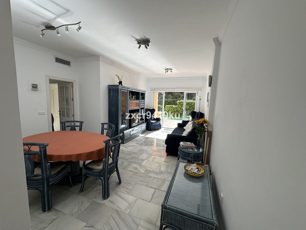 Apartment in Artola - Image 2