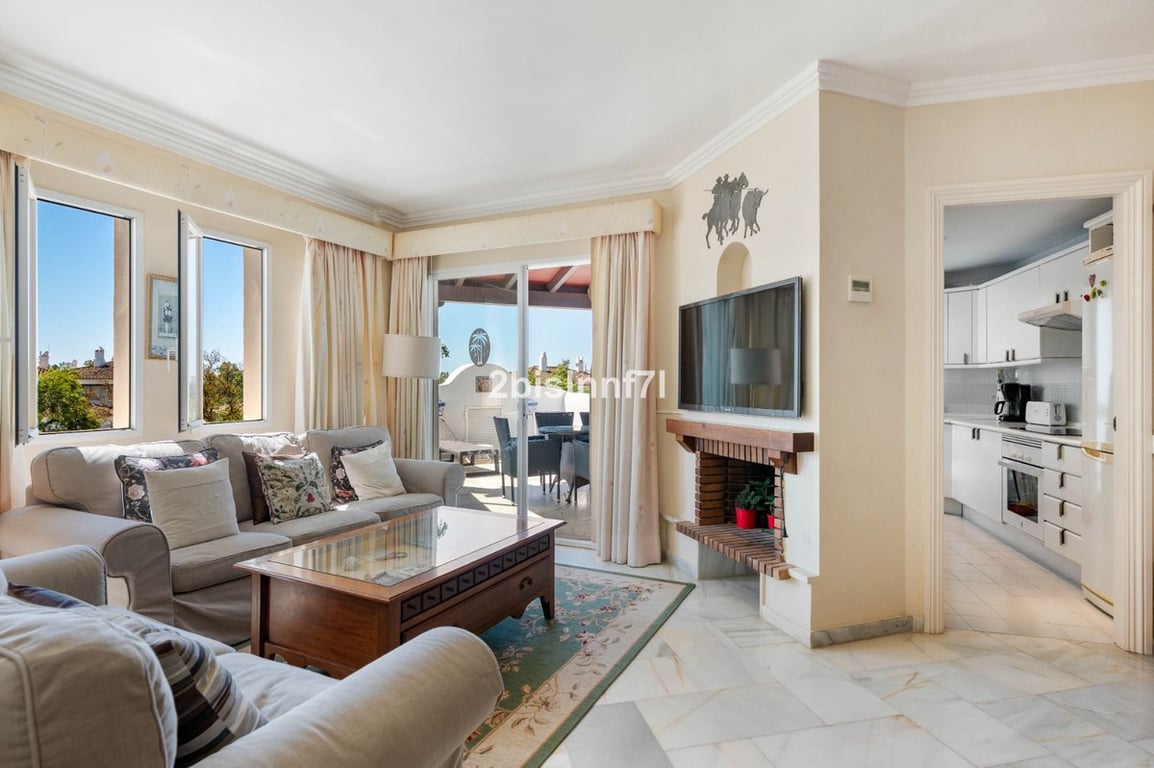 Penthouse in Elviria - Image 2