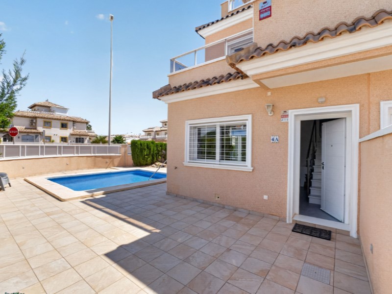 House in Playa Flamenca - Image 3