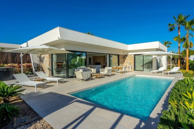 Villa in El Pinar de Campoverde - view 1