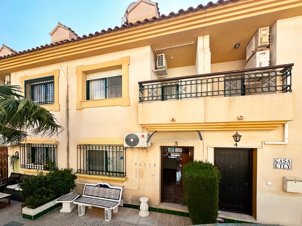 House in La Zenia - view 1