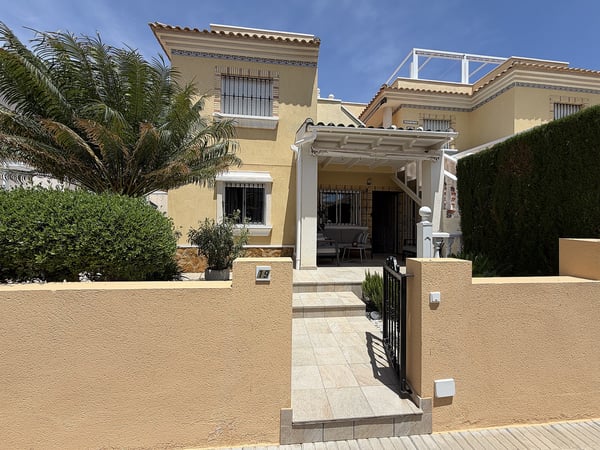 Apartment in Villamartin - view 1