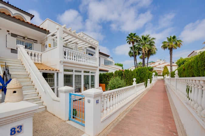 Penthouse in Playa Flamenca - view 1