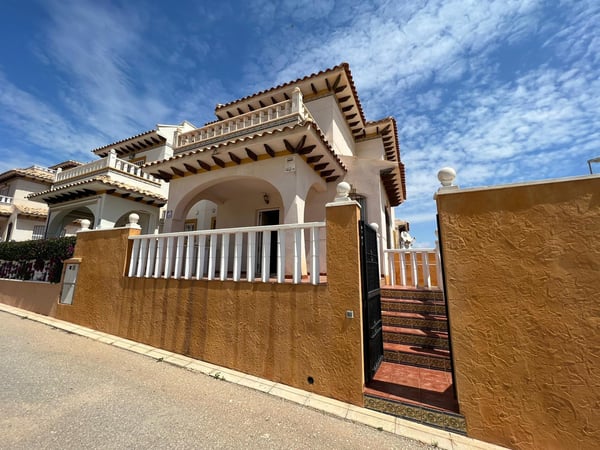 House in La Zenia - view 1