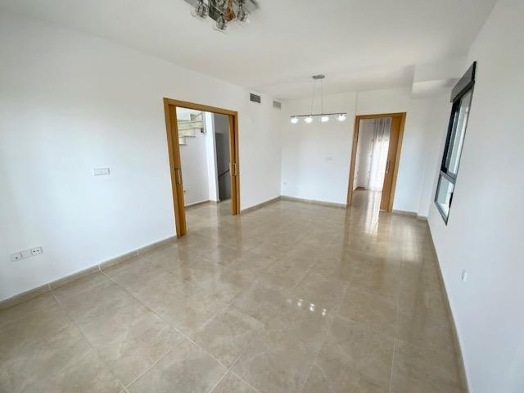 Villa in Roldan - Image 3